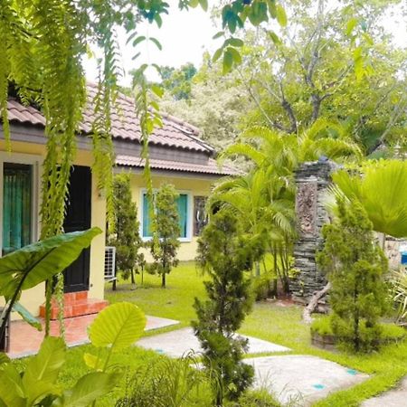 Park & Pool Resort Nong Khai Buitenkant foto