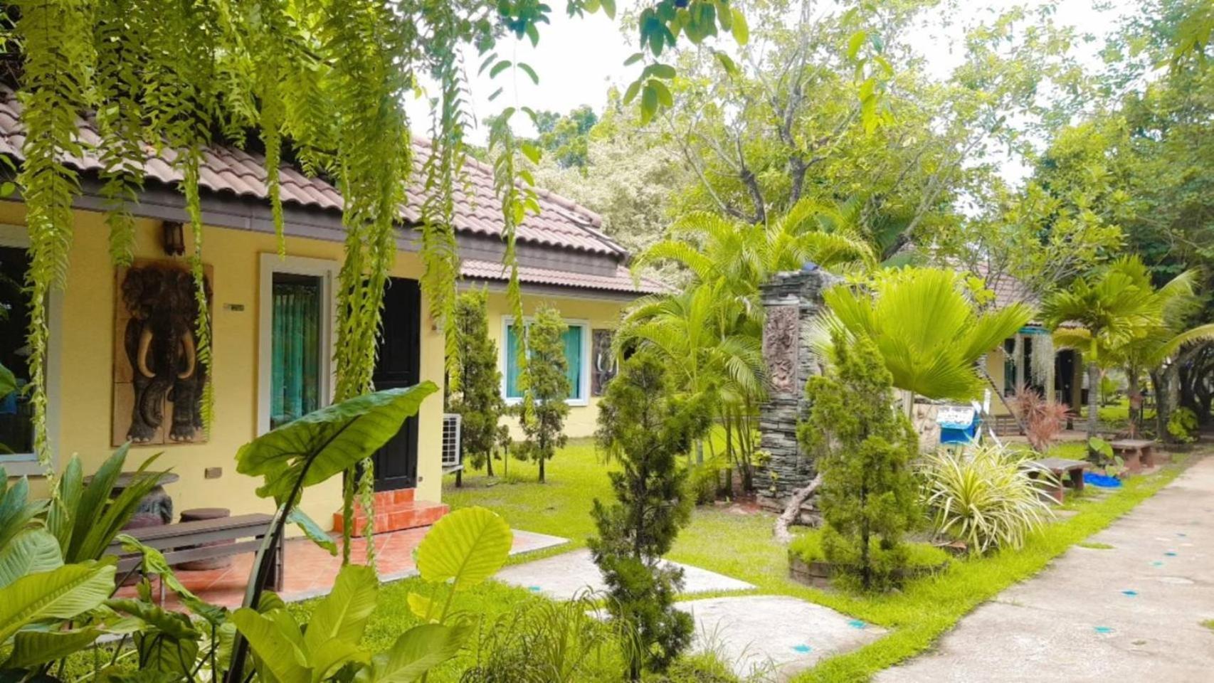 Park & Pool Resort Nong Khai Buitenkant foto