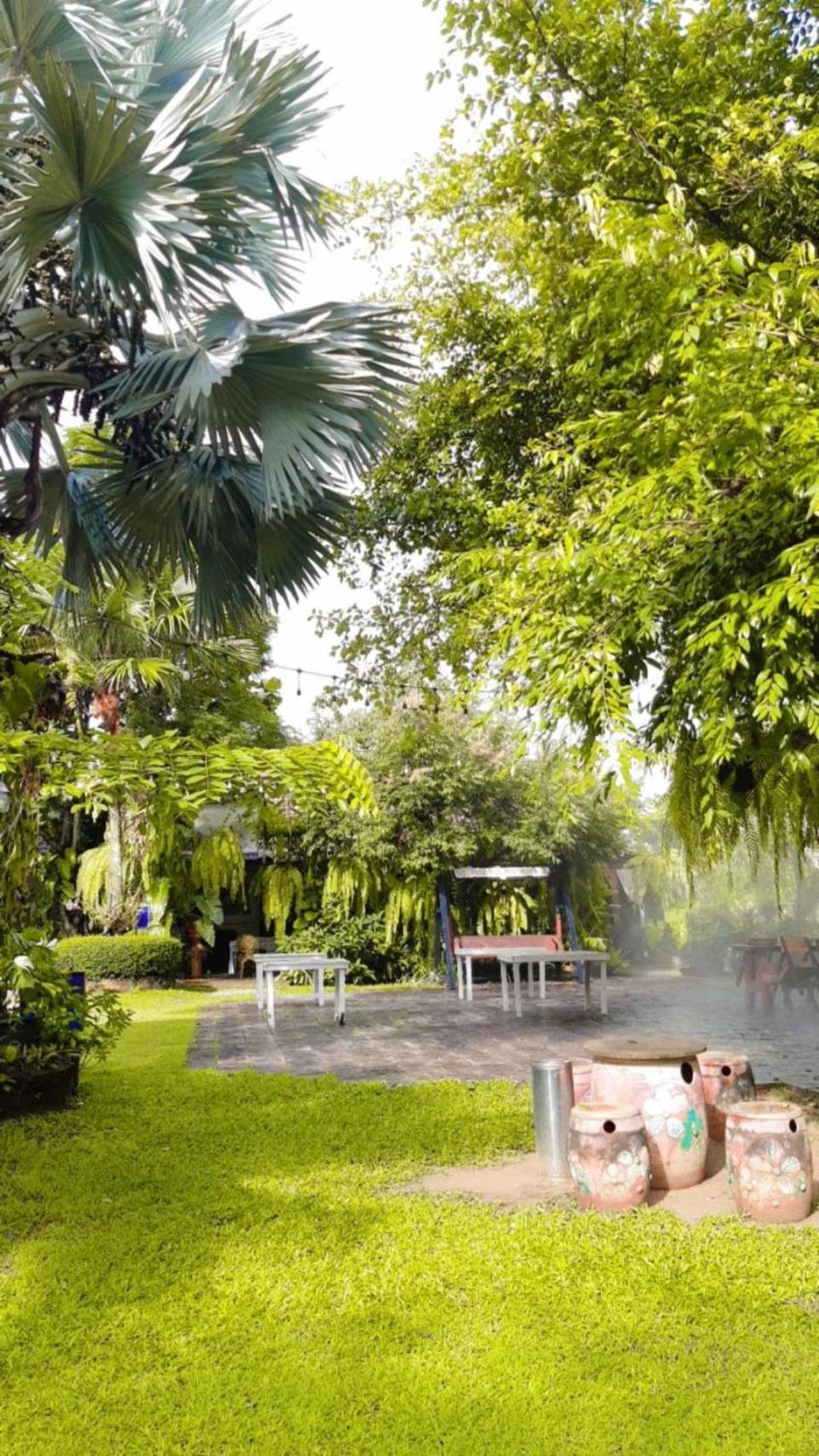 Park & Pool Resort Nong Khai Buitenkant foto
